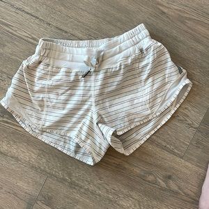 Lululemon hotty hot short